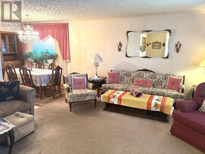 Property Photo:  518 Edward St N  ON P7C 4P9 