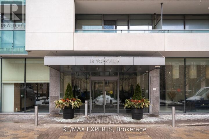 Property Photo: 18 Yorkville Avenue South 903 ON M4W 3Y8