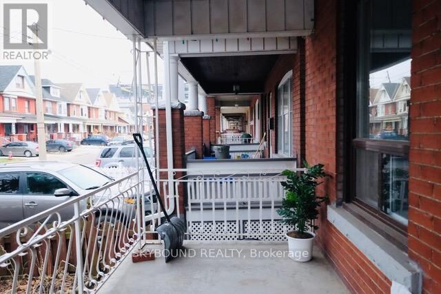 Property Photo:  72 Somerset Avenue Main  ON L8L 2L7 