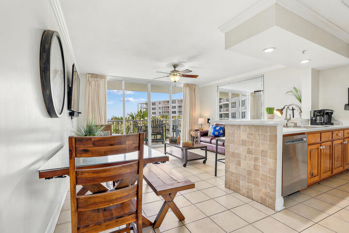 Property Photo:  1322 SE Miracle Strip Parkway Unit 404  FL 32548 