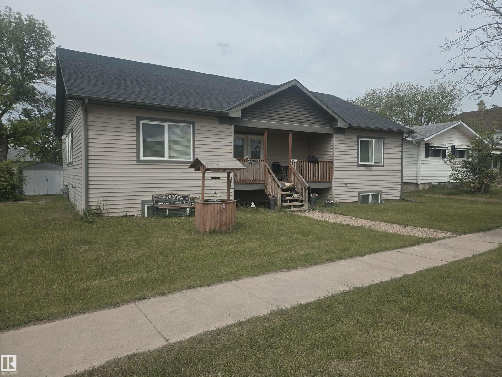 Property Photo: 4808 50 Avenue AB T0B 2R0