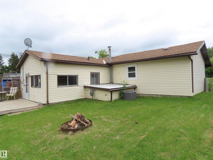 Property Photo:  4840 51 Avenue  AB T0E 2A0 