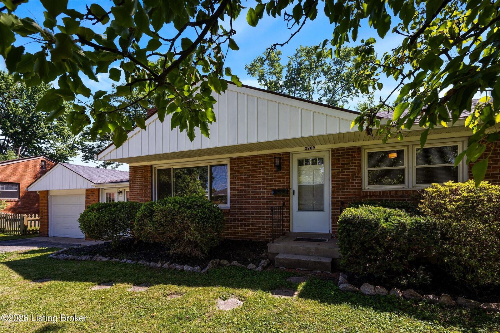 Property Photo: 3209 Norma Ln KY 40220