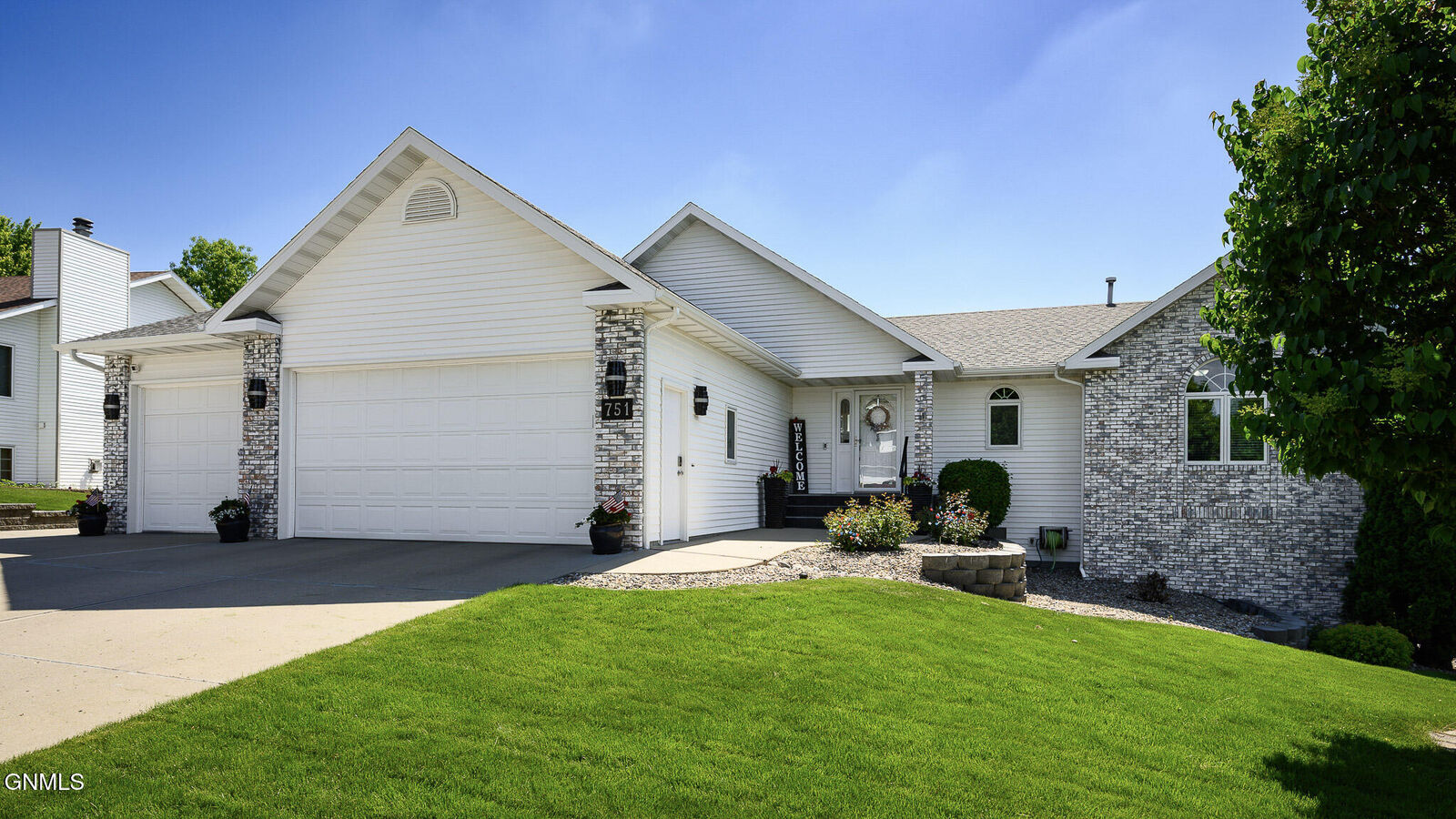 Property Photo: 751 Juniper Drive ND 58503