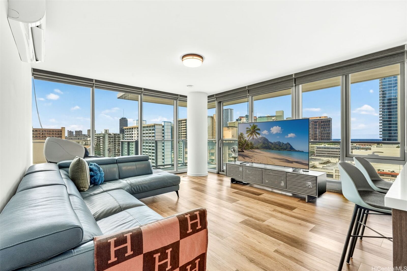 Property Photo:  1500 Rycroft Street 1211R  HI 96814 