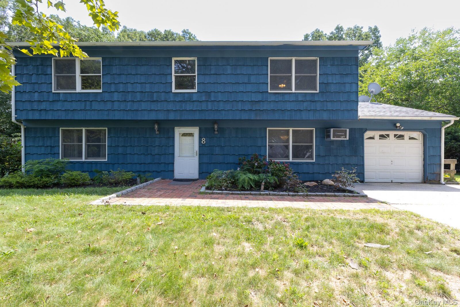 Property Photo:  8 Long Meadow Place  NY 11720 