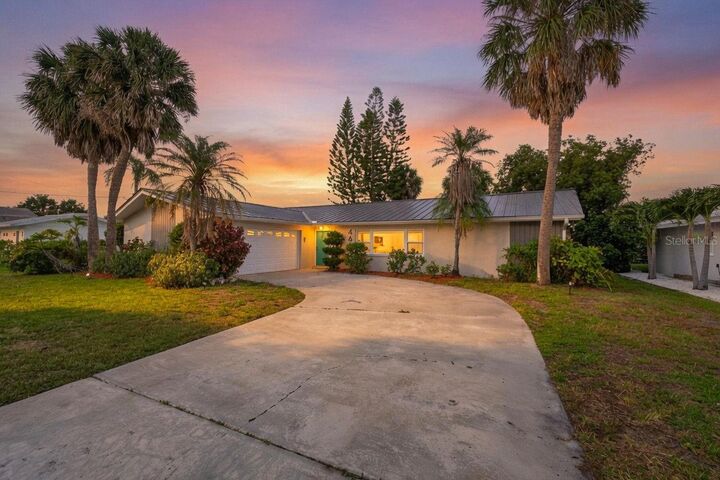 Property Photo:  4623 Bay Crest Drive  FL 33615 