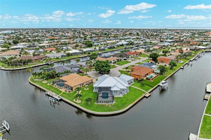 Property Photo: 490 Sorrento Court FL 33950
