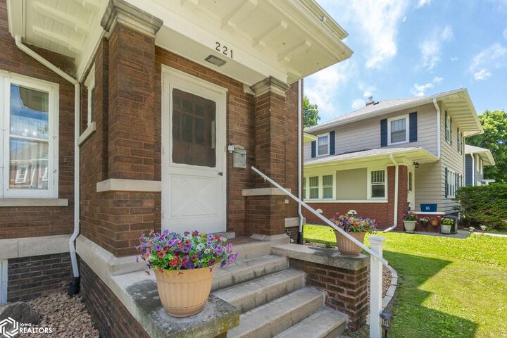 Property Photo: 221 7th Street NW IA 50401