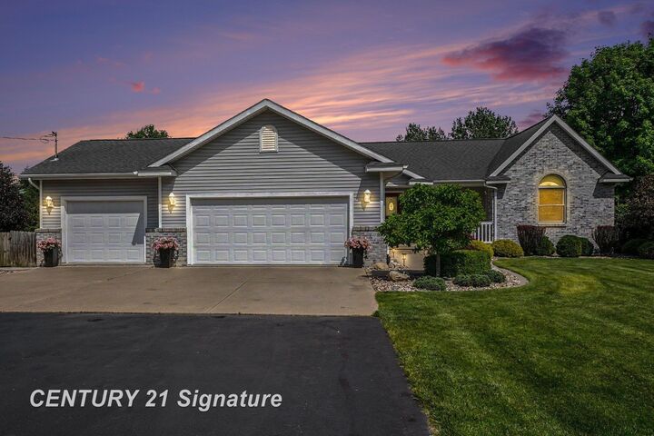 Property Photo: 3790 N Gleaner Road MI 48623