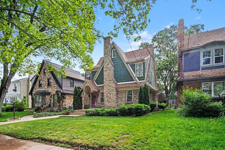Property Photo: 52 Baynton Avenue NE MI 49503