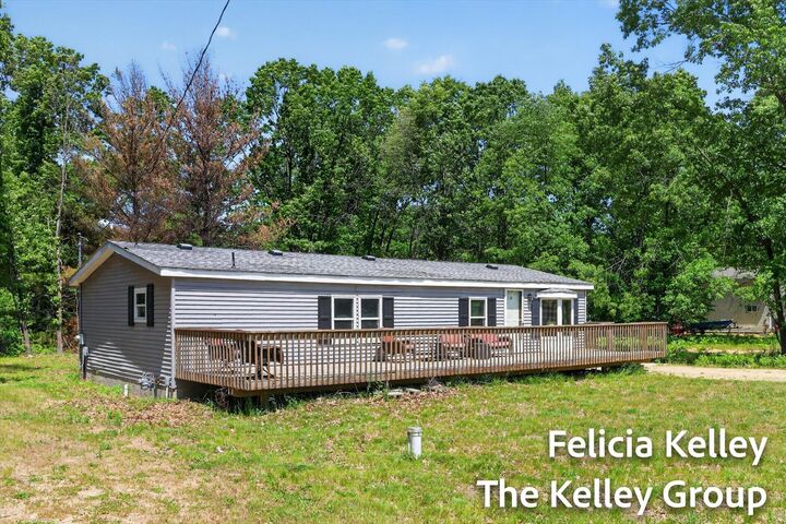Property Photo:  17158 Seneca Court  MI 49329 