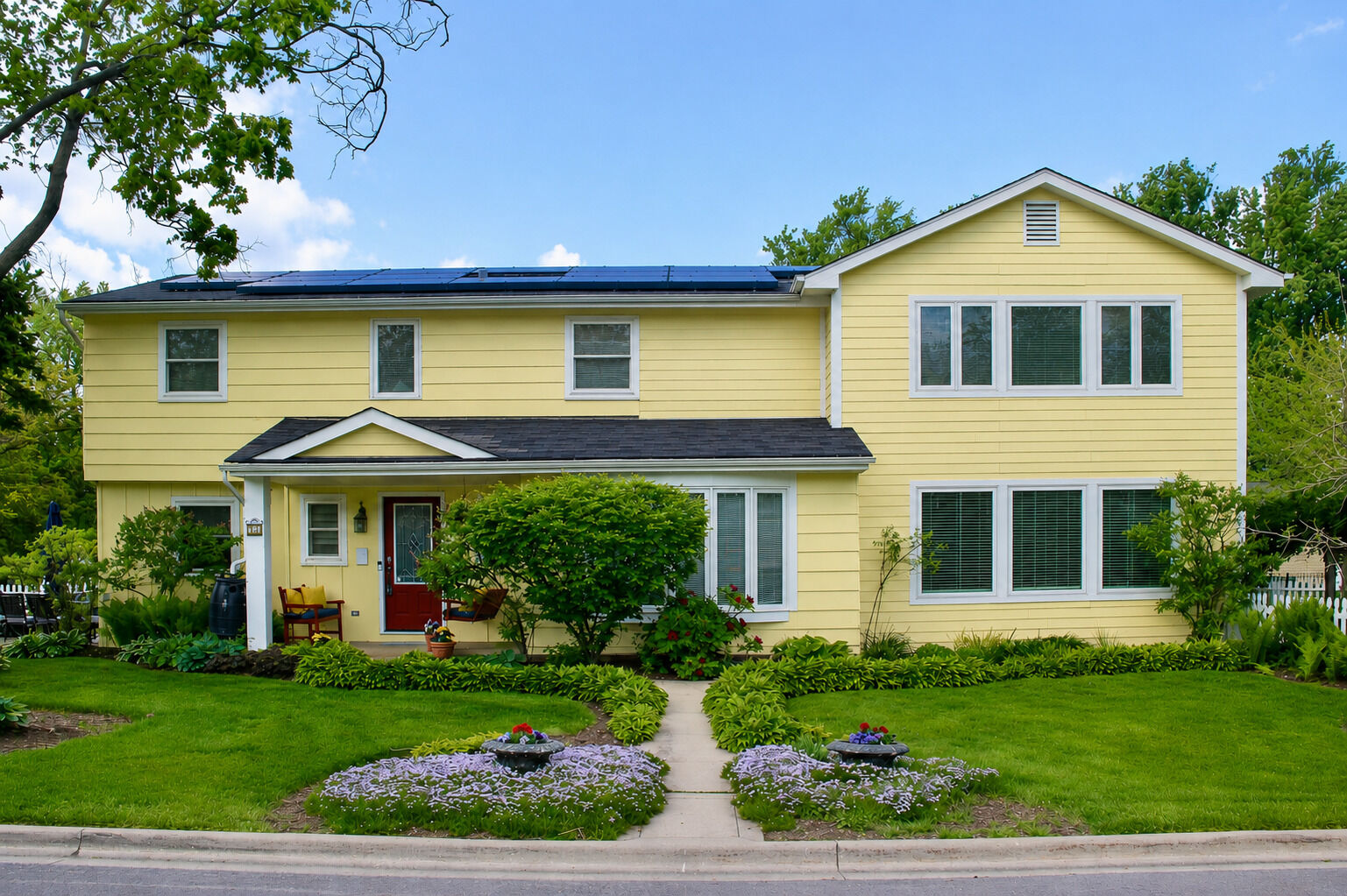 Property Photo:  83 N Park Boulevard  IL 60137 