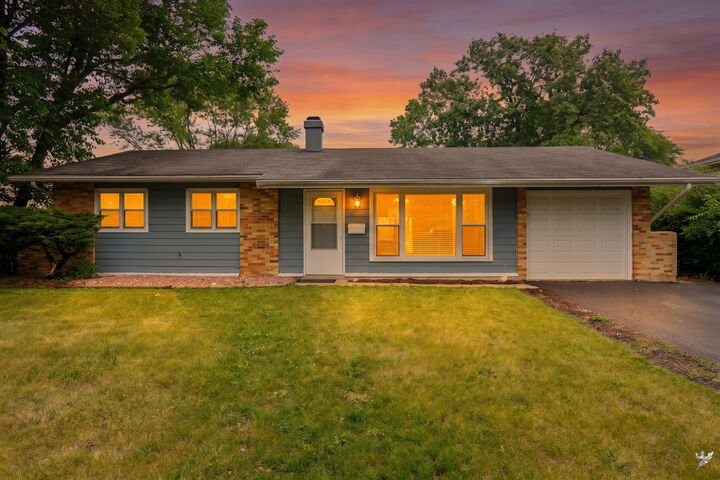 Property Photo: 1595 Highland Boulevard IL 60169