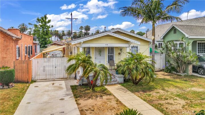 Property Photo: 818 W 104th CA 90044