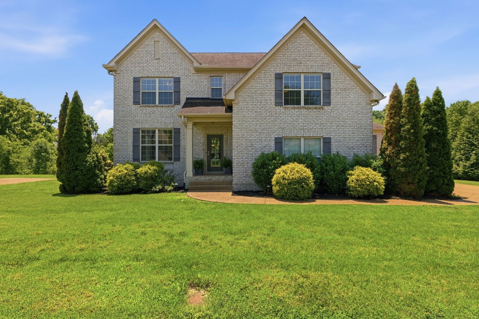 Property Photo:  2035 Audubon Ln  TN 37128 