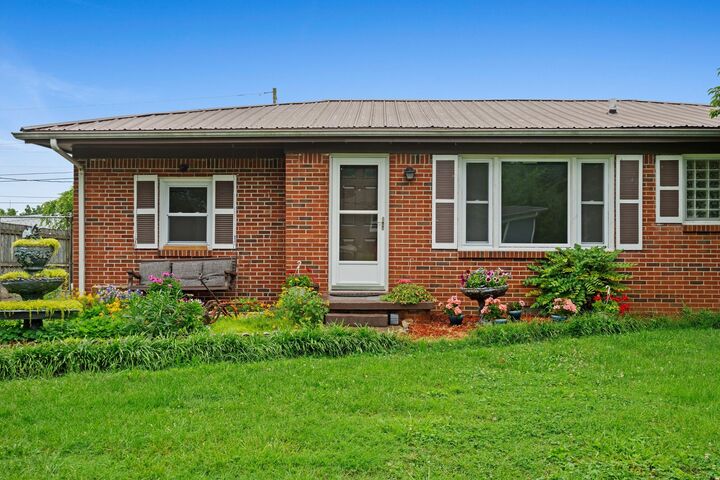 Property Photo:  135 Barbara Ave  TN 37066 