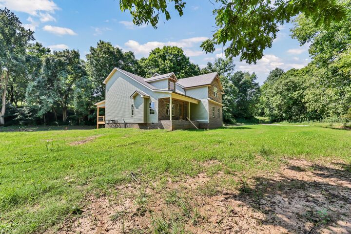 Property Photo: 1066 Indian Creek Rd TN 37051