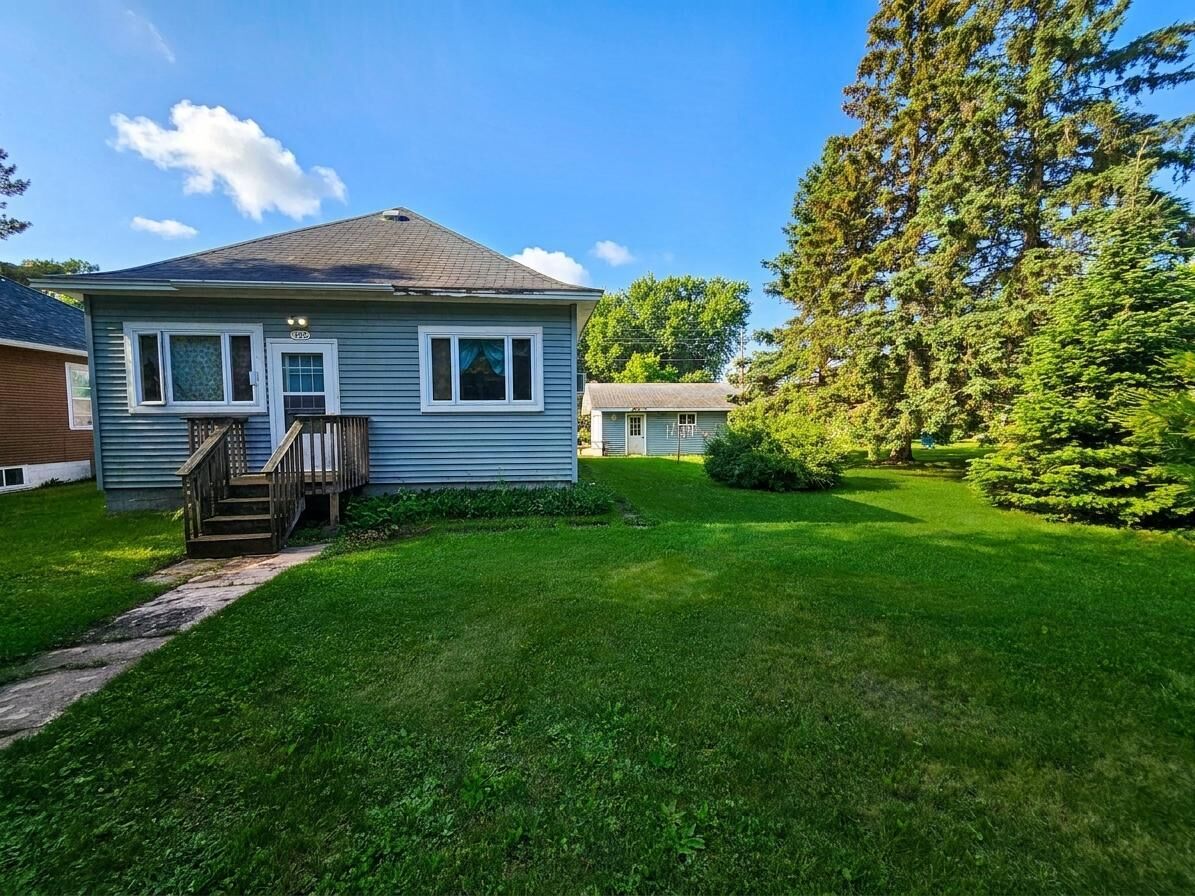 Property Photo: 406 4th Street SW MN 56441