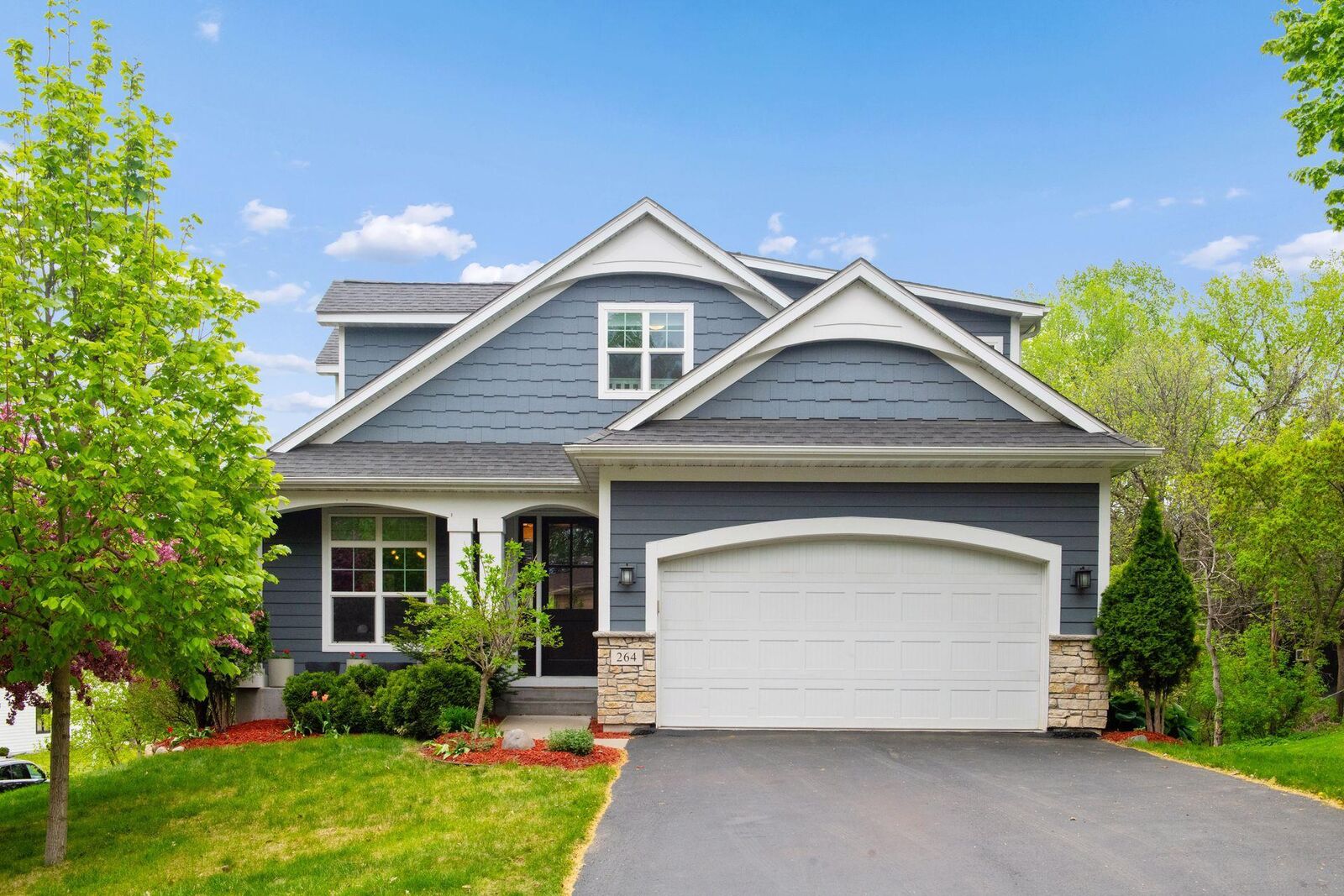Property Photo:  264 Benton Avenue  MN 55391 