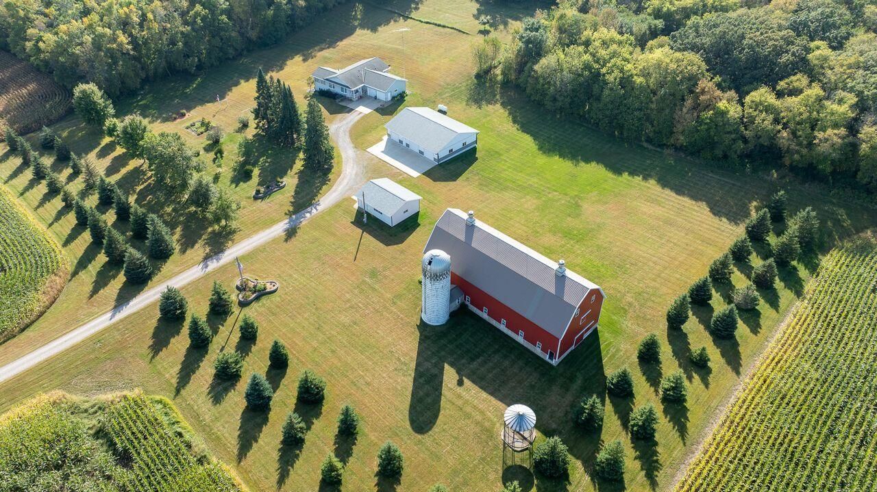 Property Photo:  26500 County Road 2  MN 56301 
