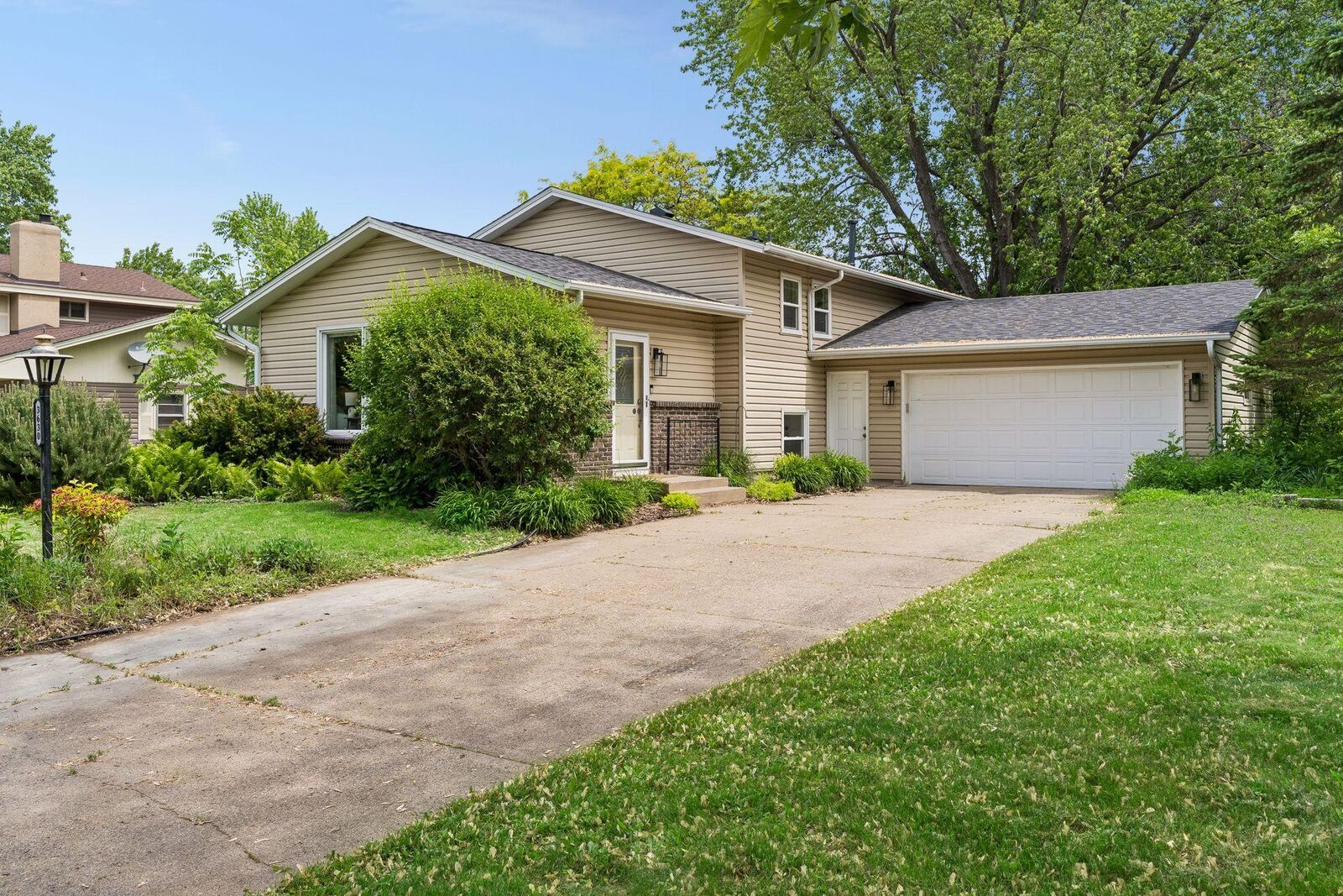 Property Photo: 3630 Quaker Lane N MN 55441