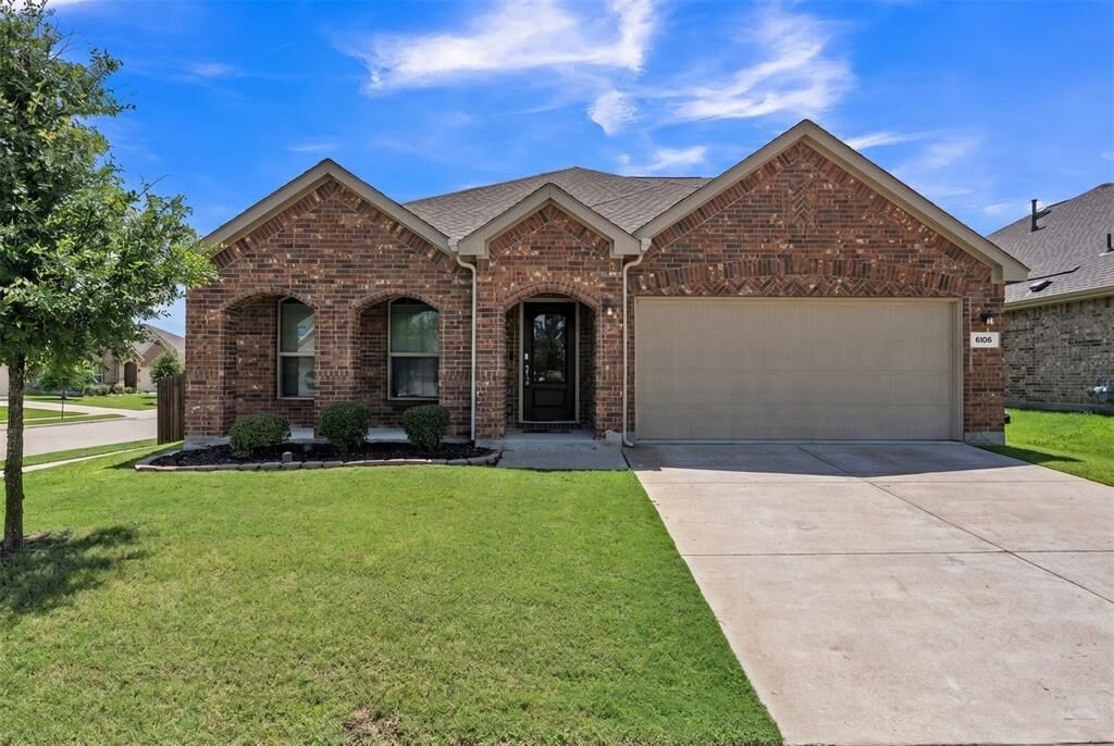 Property Photo:  9106 Fall Creek Court  TX 76002 