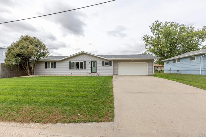 Property Photo:  409 Elm Street  IA 51055 