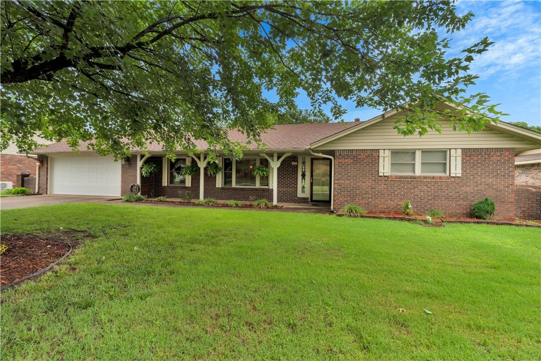 Property Photo:  207 Angela Street  AR 72762 