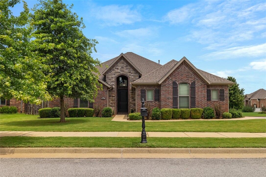 Property Photo:  5811 Knotty Pine Road  AR 72713 