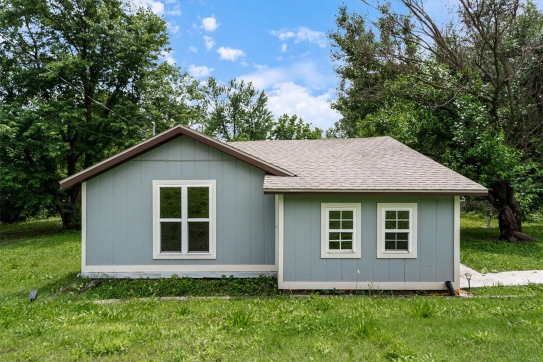 Property Photo:  262 E Pine Street  AR 72756 