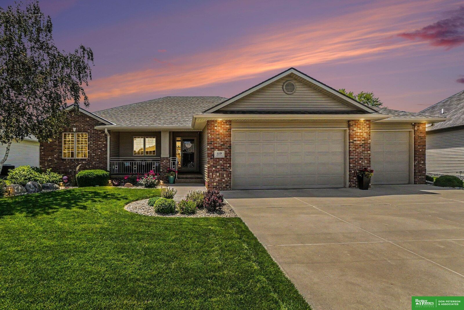 Property Photo:  1119 Applewood Drive  NE 68025 