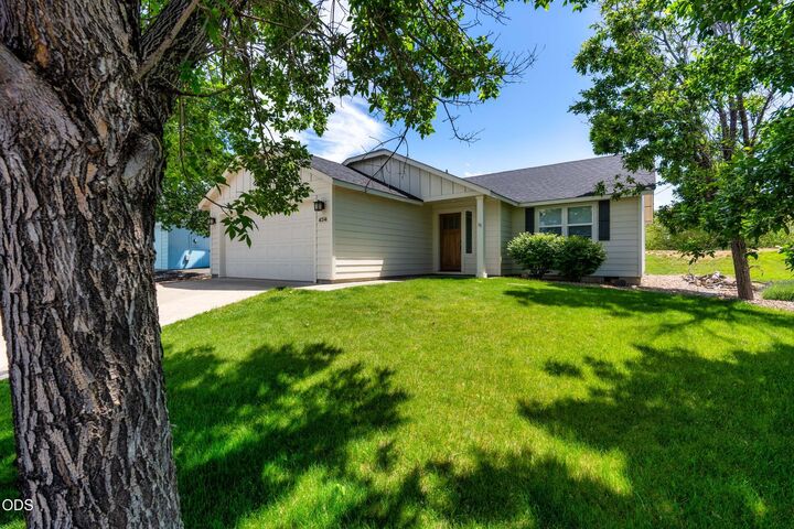 Property Photo: 454 NE Spruce Court OR 97756