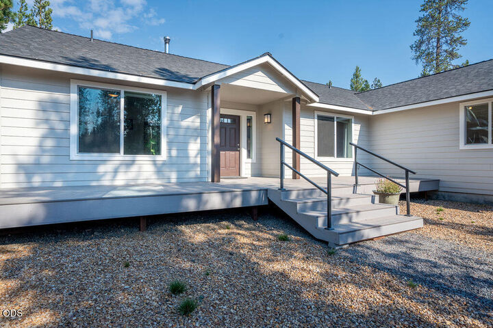 Property Photo: 16346 Park Drive OR 97739