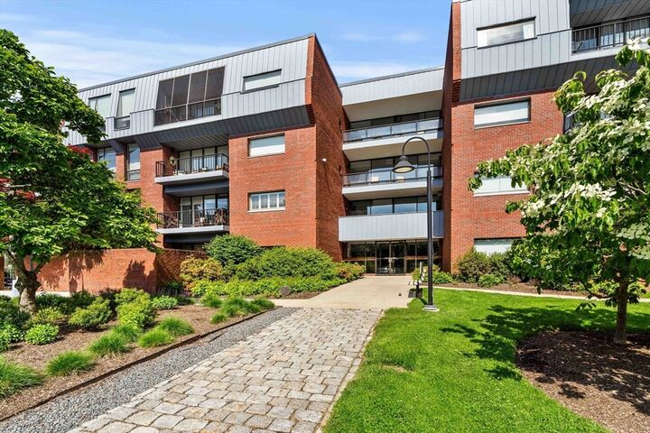 Property Photo:  75 Grove St 225  MA 02482 