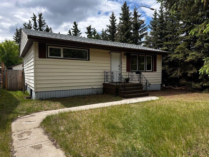 Property Photo: 5217 53A Avenue AB T4V 0Y7