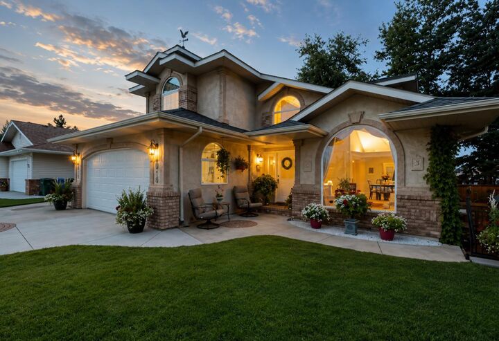 Property Photo: 4918 53 Avenue Close AB T4G 1W1