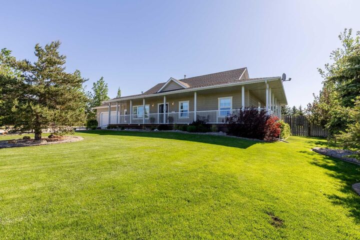 Property Photo: 325 8 Avenue AB T0L 1A0