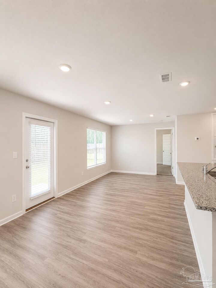 Property Photo: 3105 Tricia Cir FL 32539