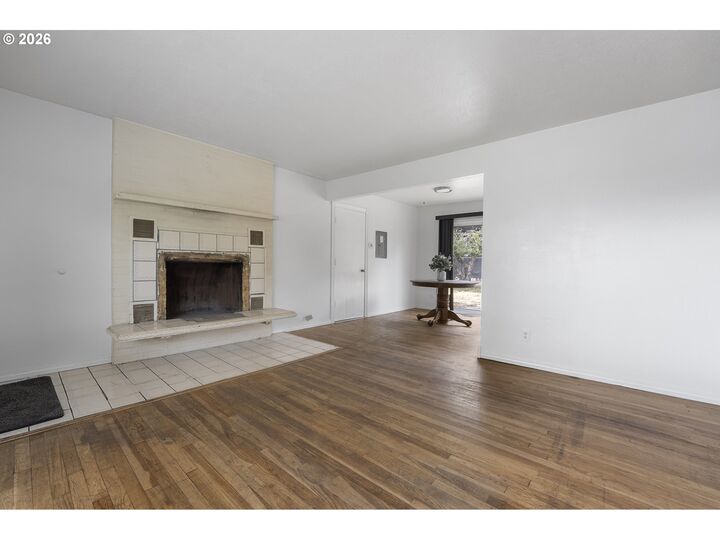 Property Photo: 17937 SE Lincoln St OR 97233