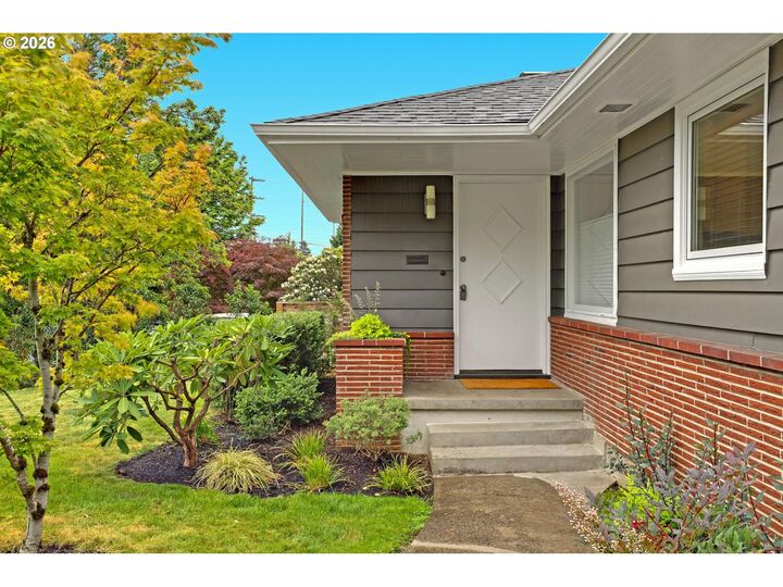 Property Photo: 329 SE 50th Ave OR 97215