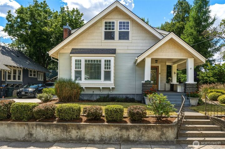 Property Photo: 241 N Bellevue Avenue WA 99362