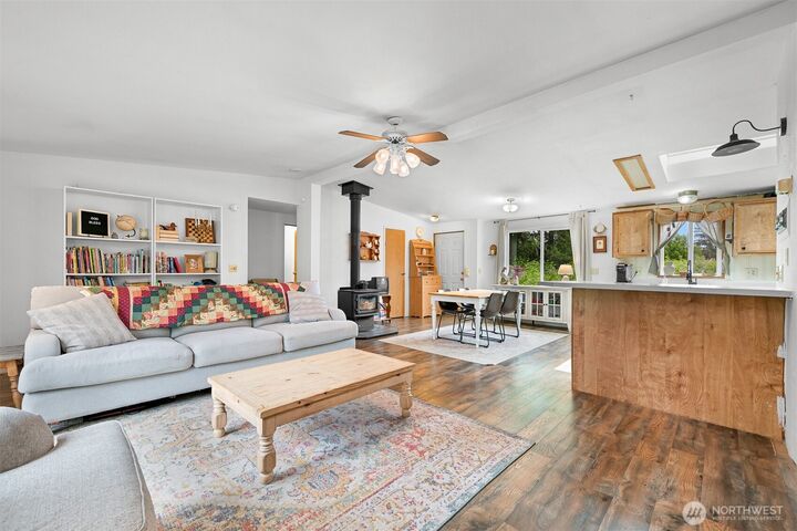 Property Photo: 1906 E Pole Road WA 98247