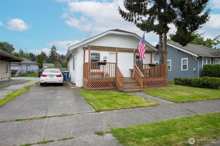 Property Photo: 1404 S 2nd Street WA 98273