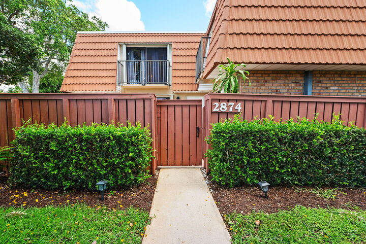 Property Photo:  2874 Waterford Drive S  FL 33442 