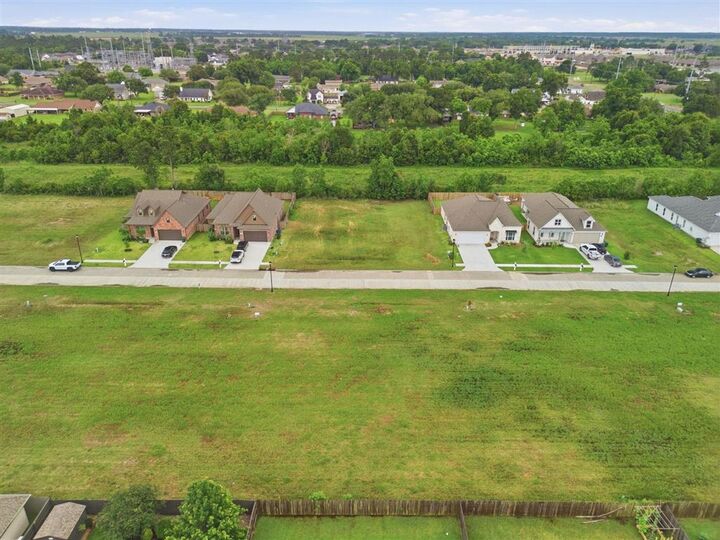 Property Photo: Lakewood Pointe (10) Lane LA 70605