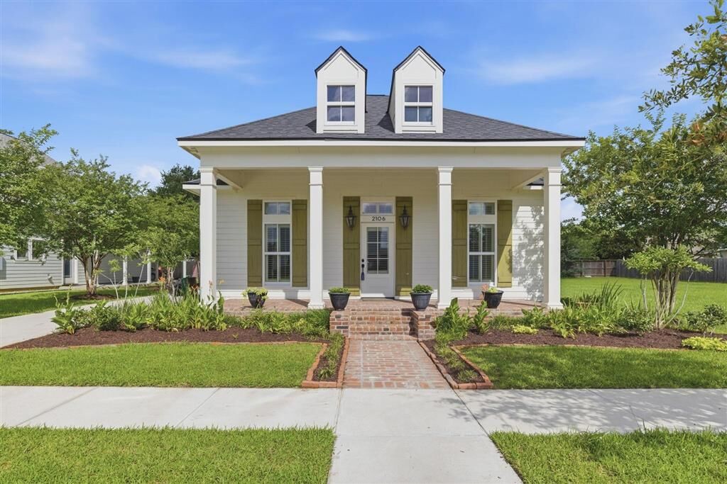 Property Photo:  2106 Saint Patrick Avenue  LA 70601 