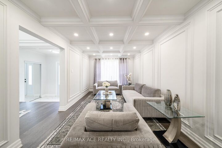 Property Photo: 4 Broughton Court ON L1N 6Y8