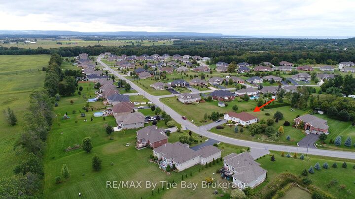 18 Maple Drive — photo 1