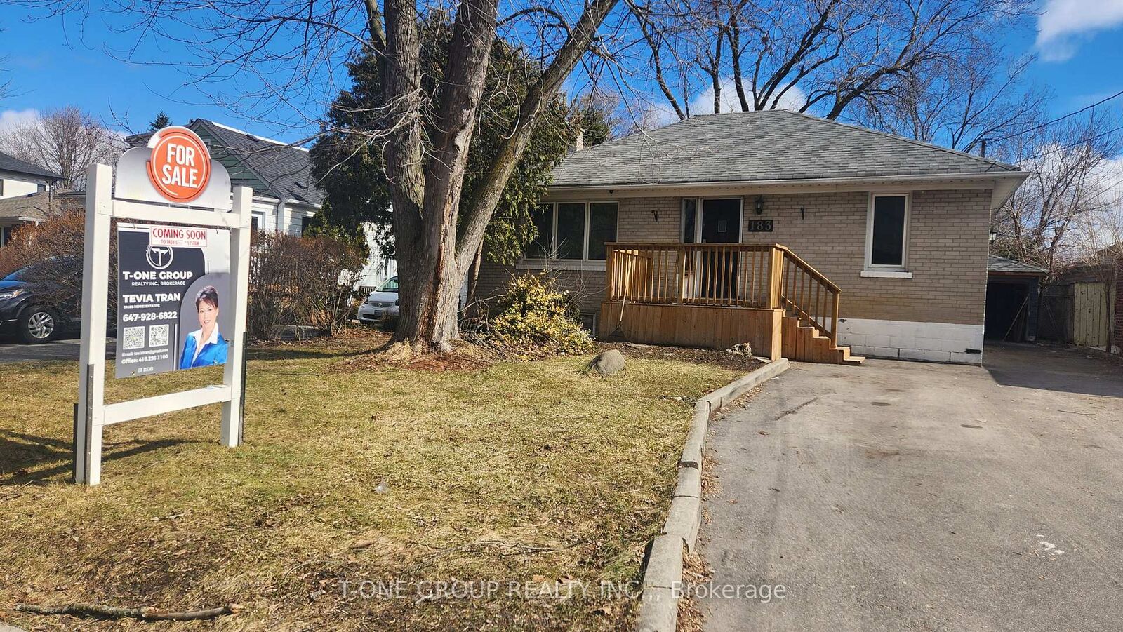 Property Photo: 183 Sussex Avenue ON L4C 2E9